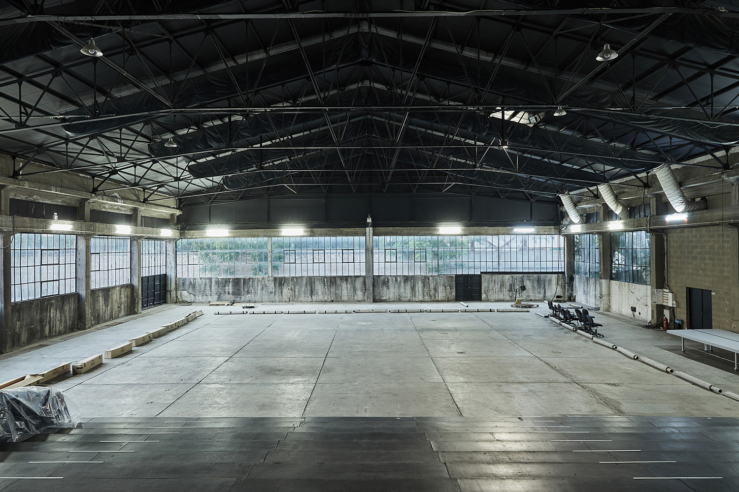 Piraeus 260 empty industrial hall